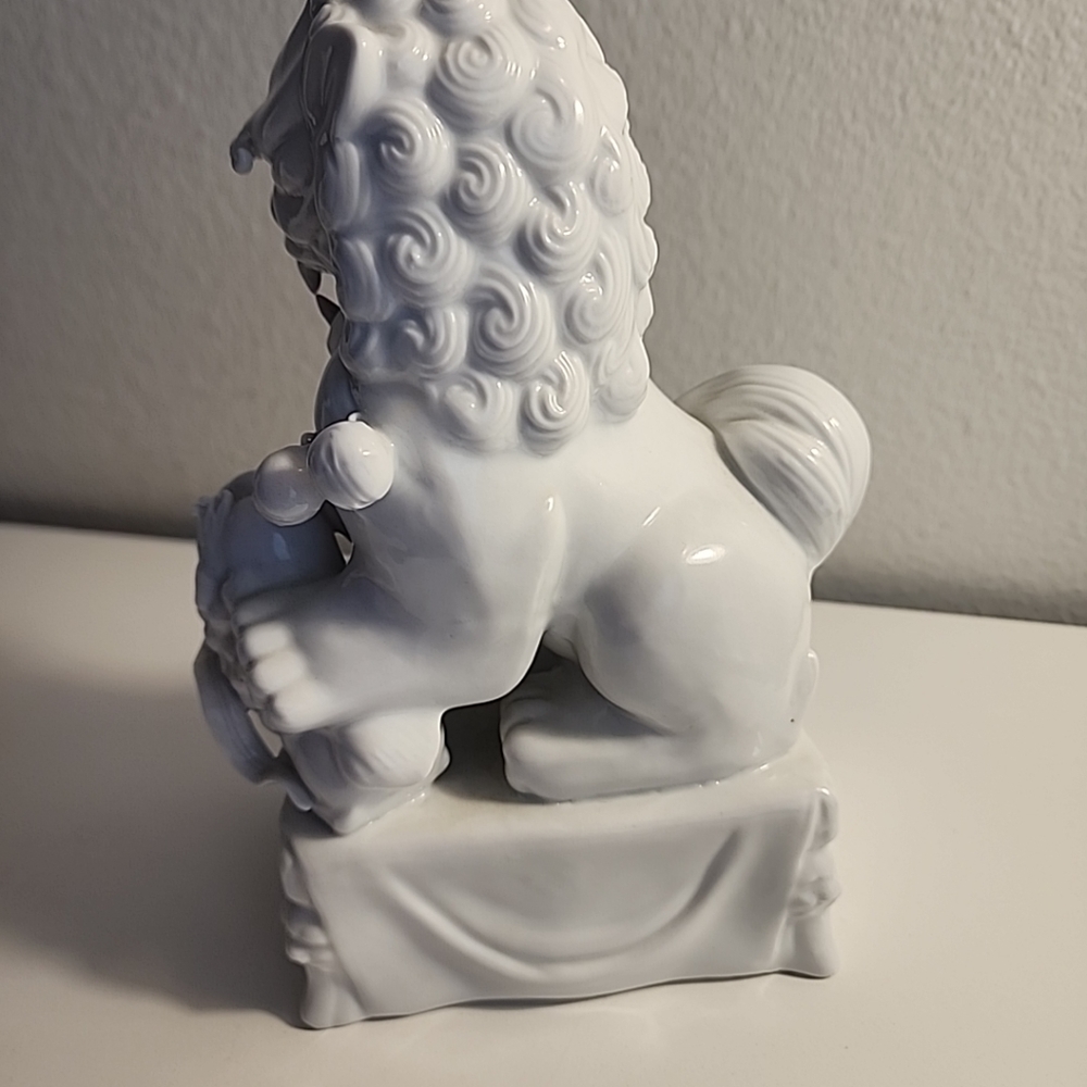 Medium Size Pair of Spectacular All White Vintage/Antique Foo Dogs. - Picture 13 of 15